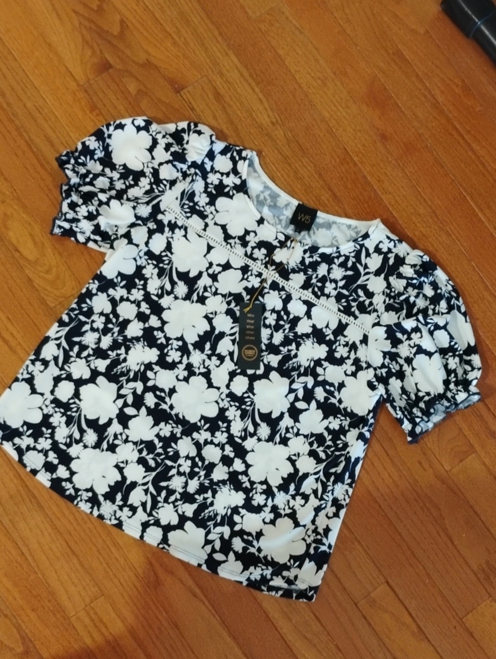 W5 Black and White Floral Puff Ruffle Sleeve Blouse